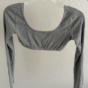Edikted cropped long sleeve grey top
